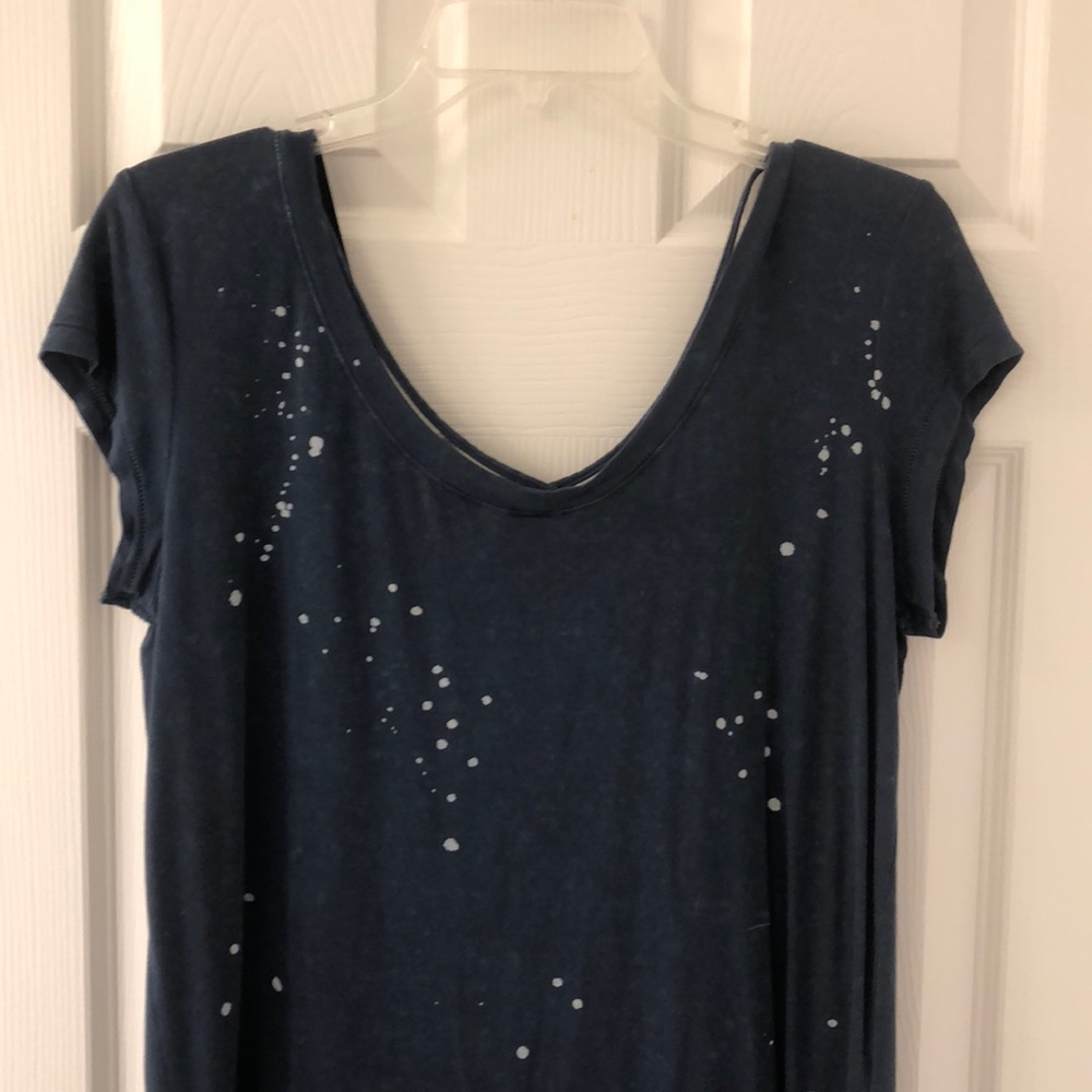 AE Blue & white paint splatter cross neck tee